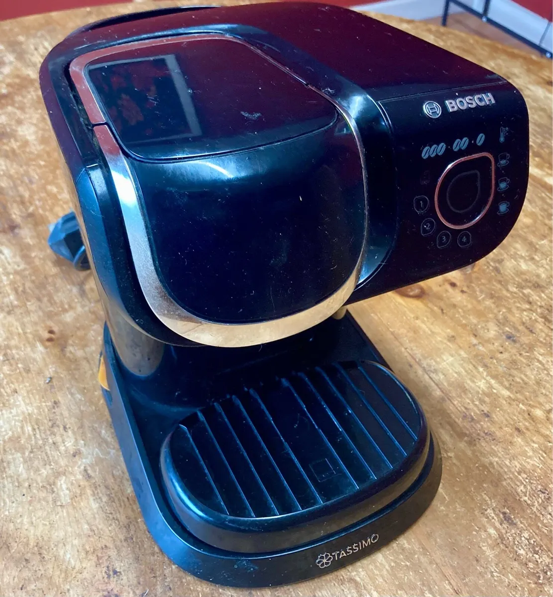 Bosch Tassimo Coffee Machine With 6 Red Mugs - Image 1