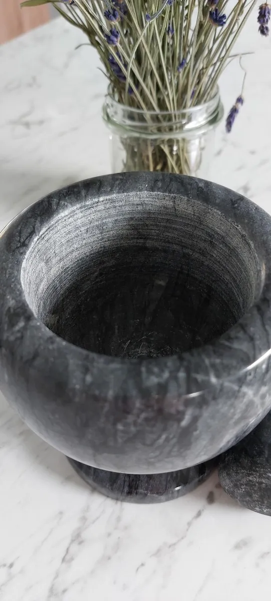 Marble mortar and pestle set - Image 3