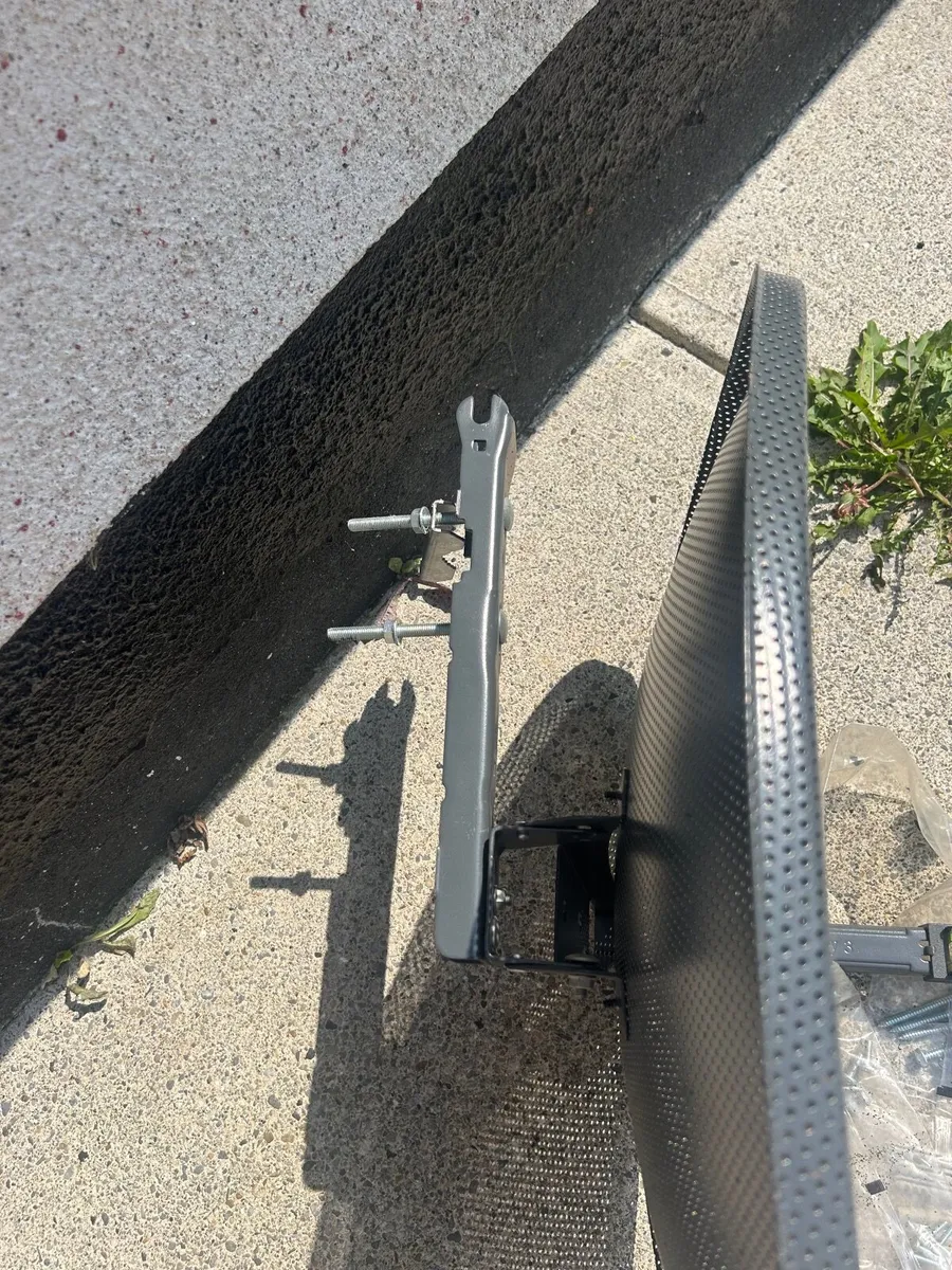 Satellite dish - Image 1