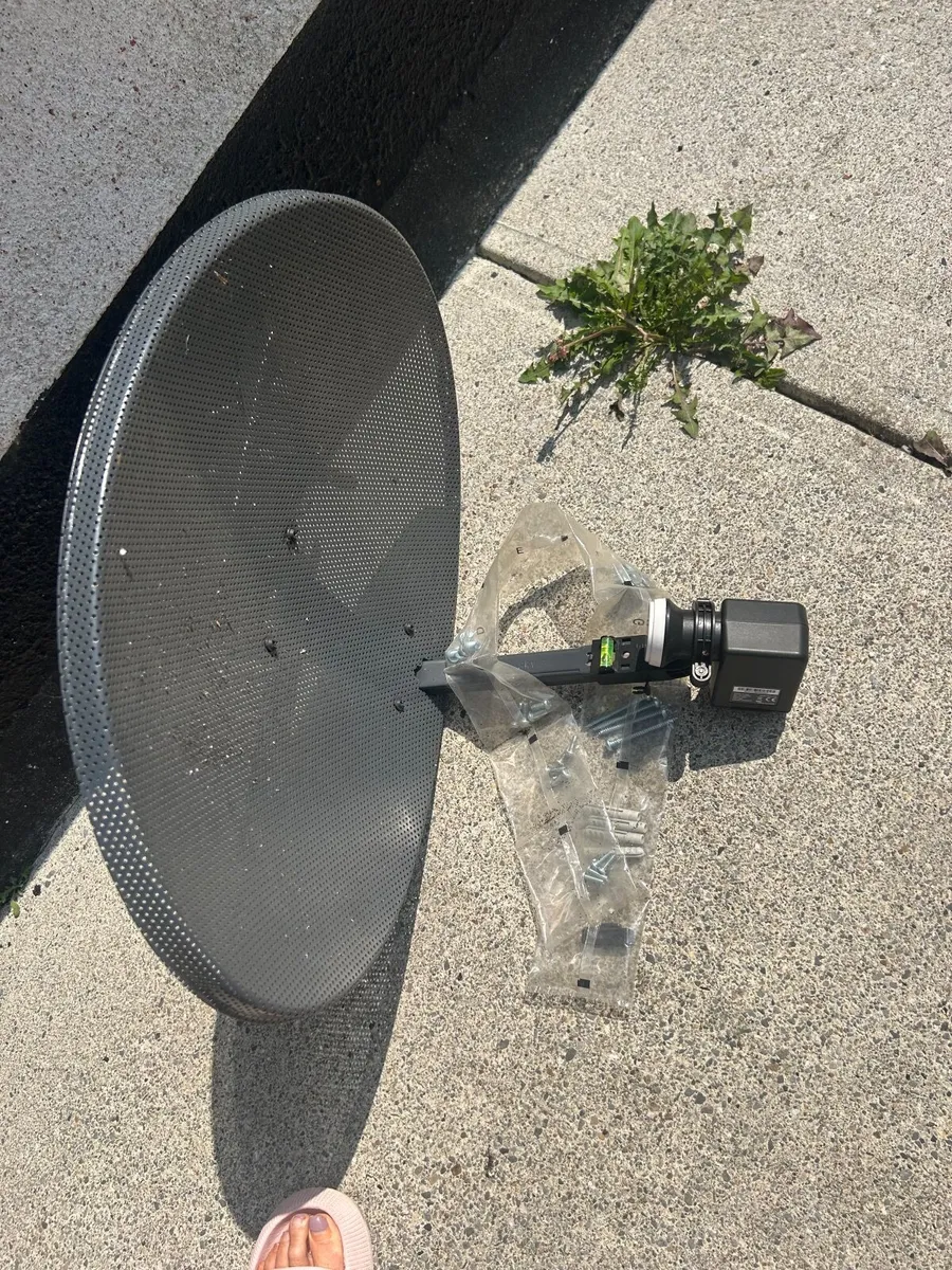 Satellite dish - Image 3