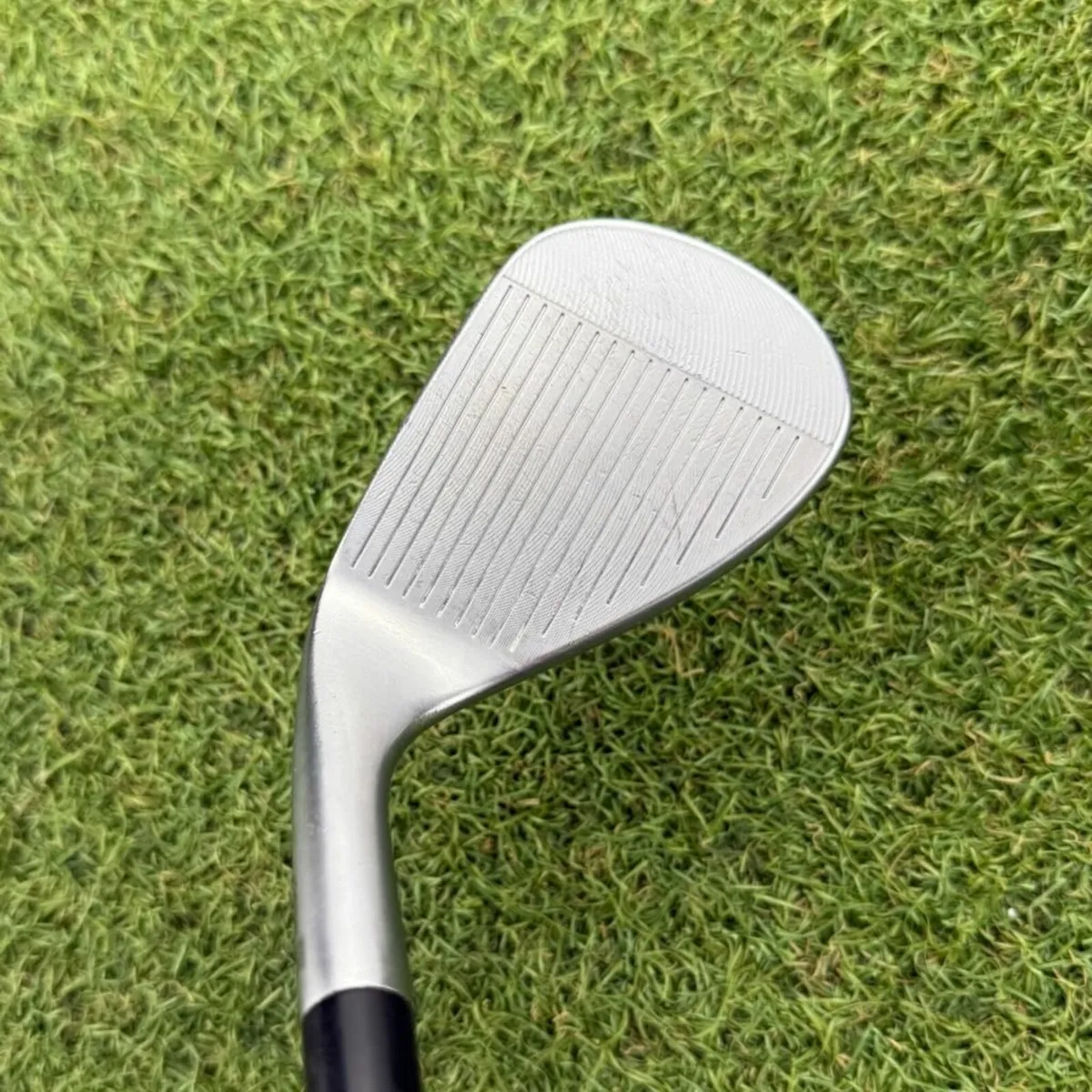 CLEVELAND RTX4 WEDGE AW 52°.10.MID / STIFF - Image 3