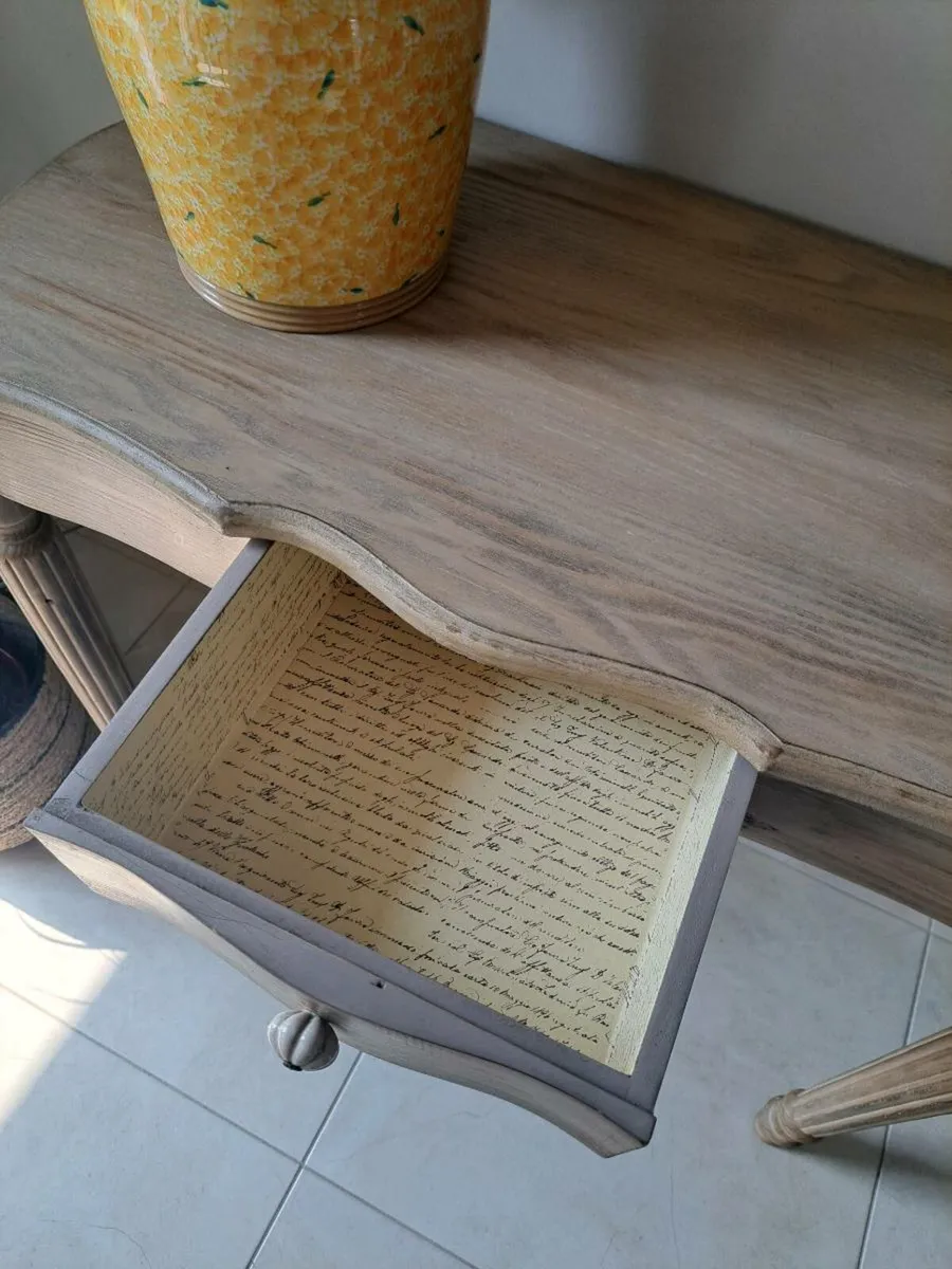 Console Table - Image 3