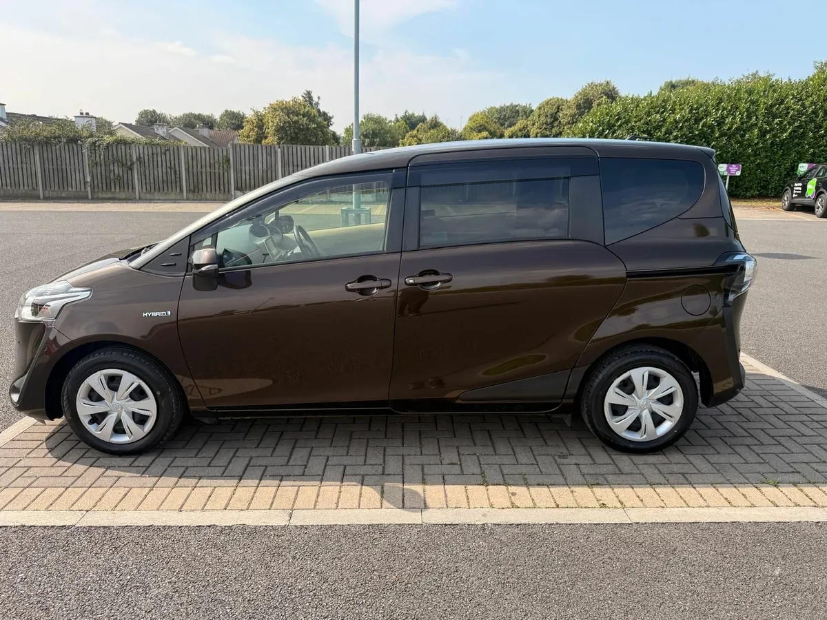 Toyota Sienta HIGHLINE Only 63K KMS - Image 4