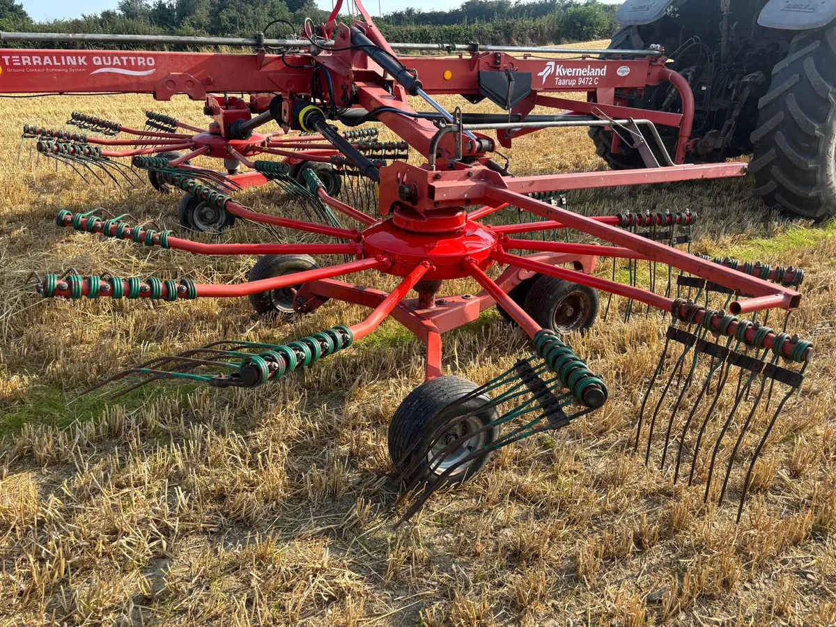 2012 kverneland 9472c rake - Image 2