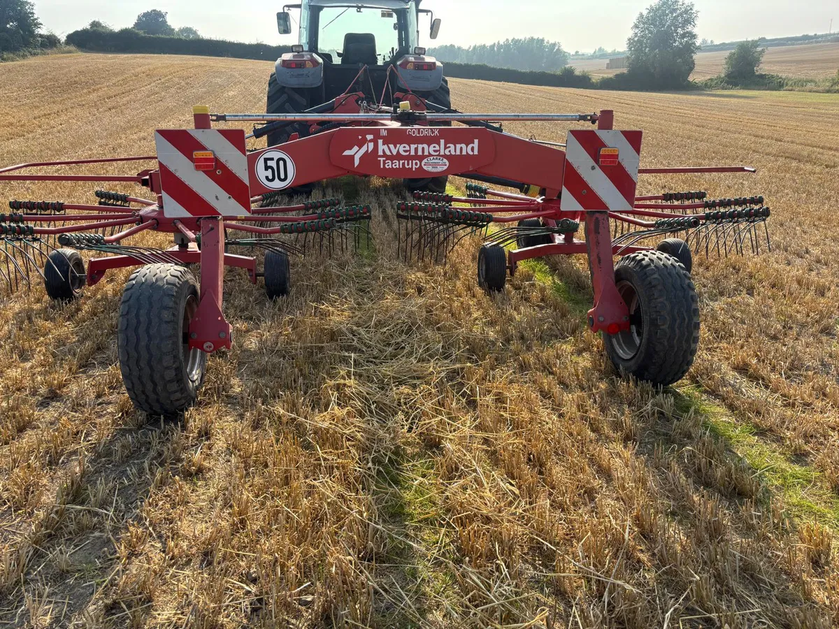 2012 kverneland 9472c rake - Image 3