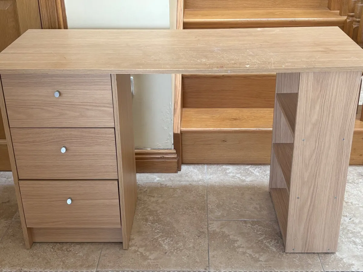Office desk - Image 1