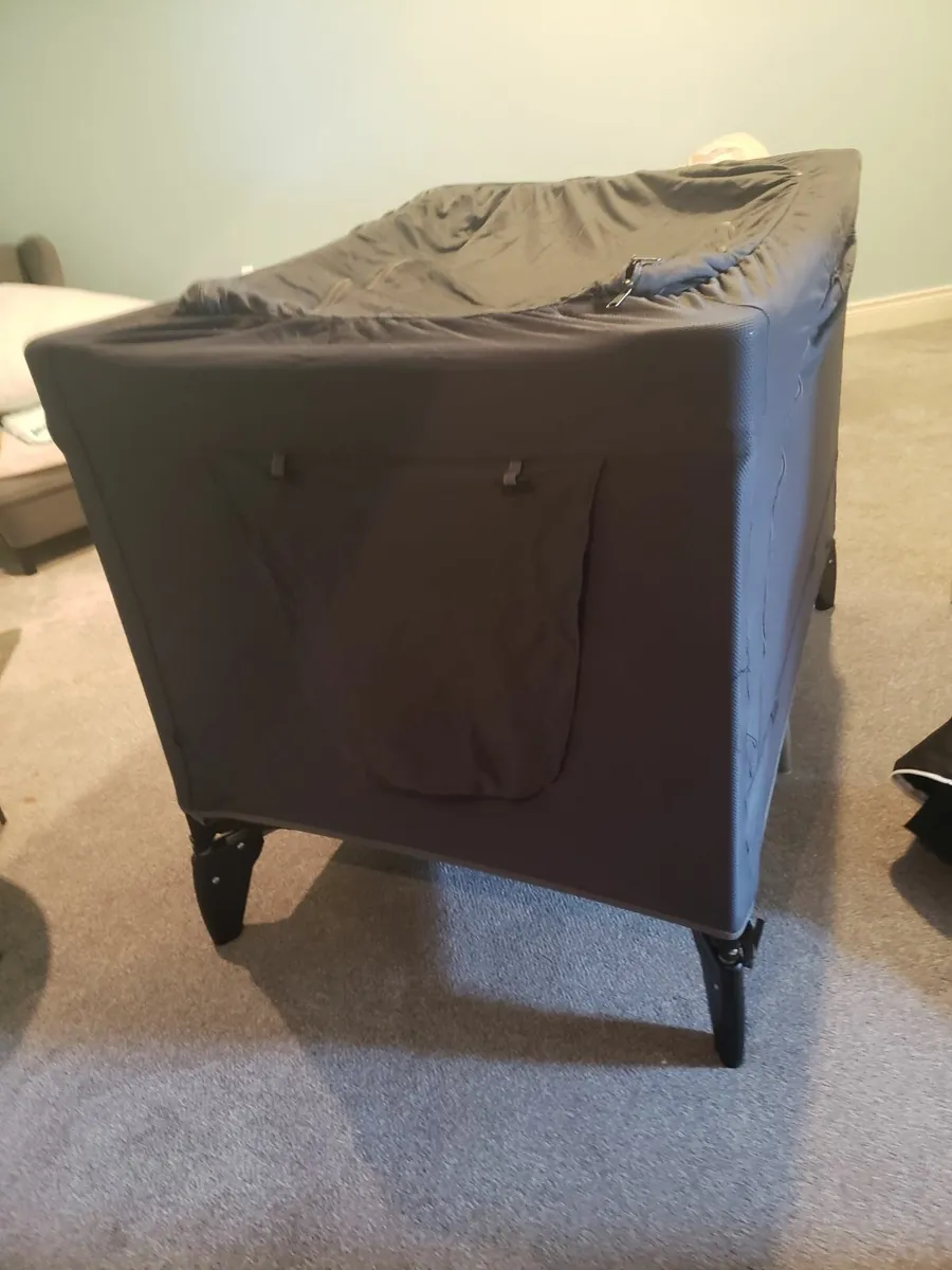 Travel cot blackout cover - Image 2