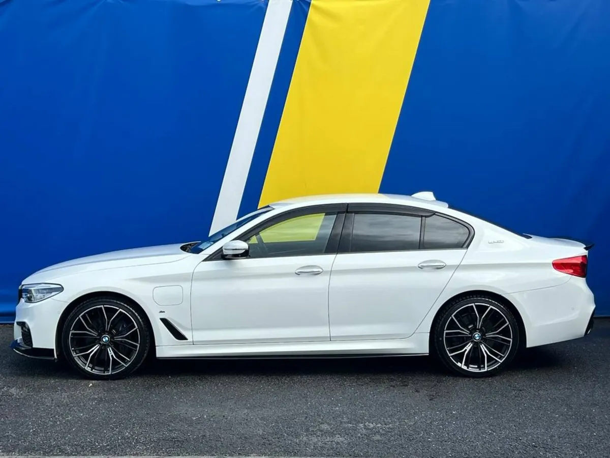 BMW 5-Series 530e M-SPORT COMPETITION 2.0 HYBRID / - Image 3