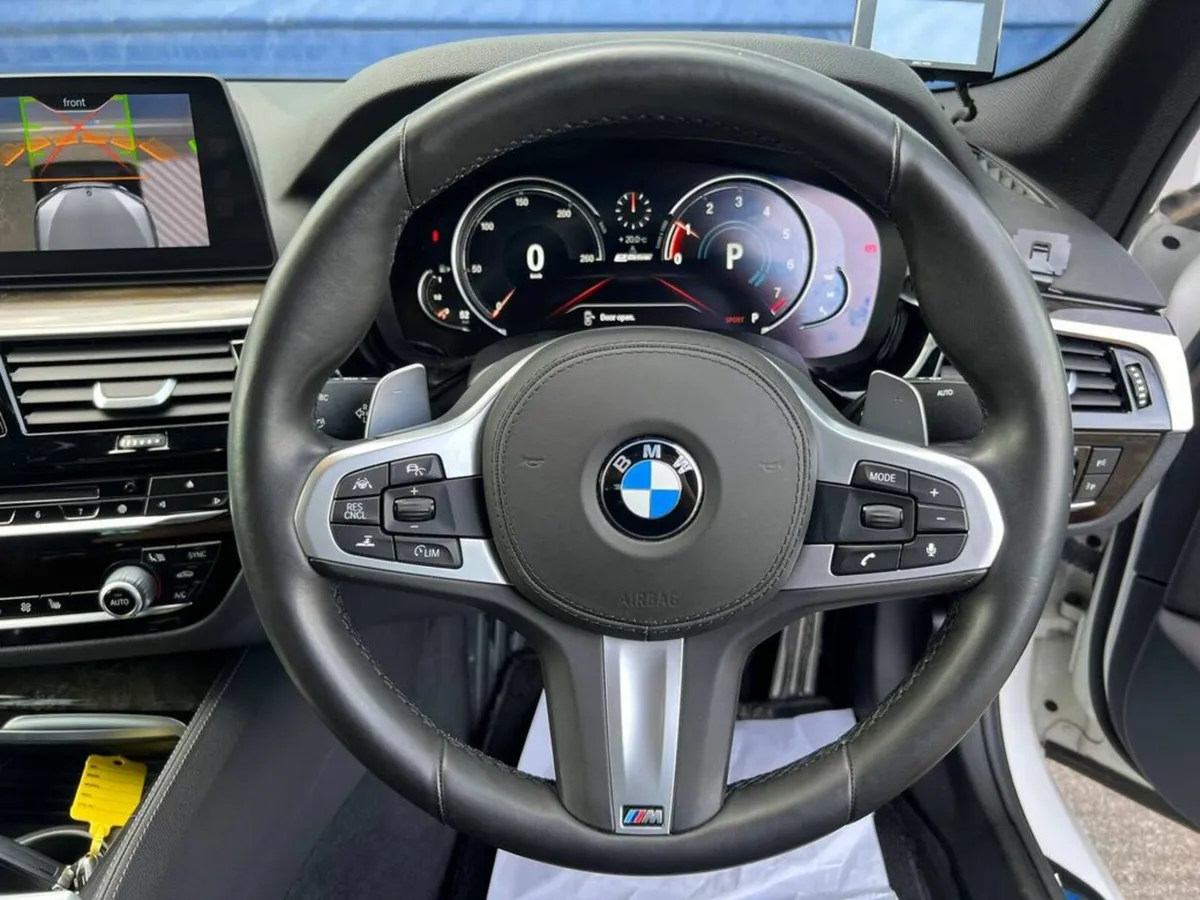BMW 5-Series 530e M-SPORT COMPETITION 2.0 HYBRID / - Image 4