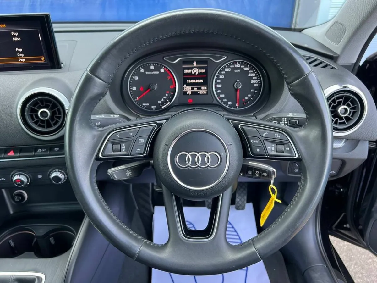 Audi A3 1.0 TFSI // HALF LEATHER SEATS // APPLE CA - Image 4