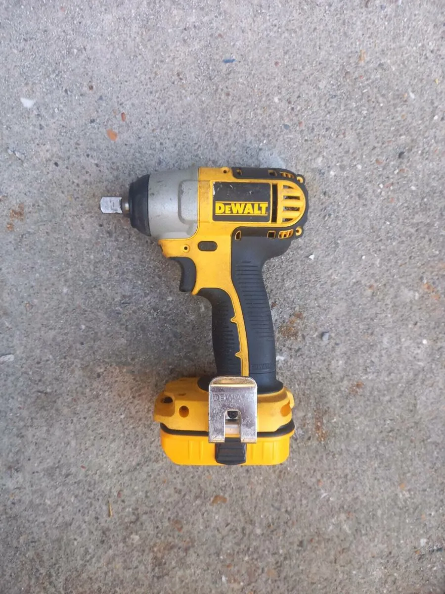 DeWalt 1/2" Impact Wrench - Image 2