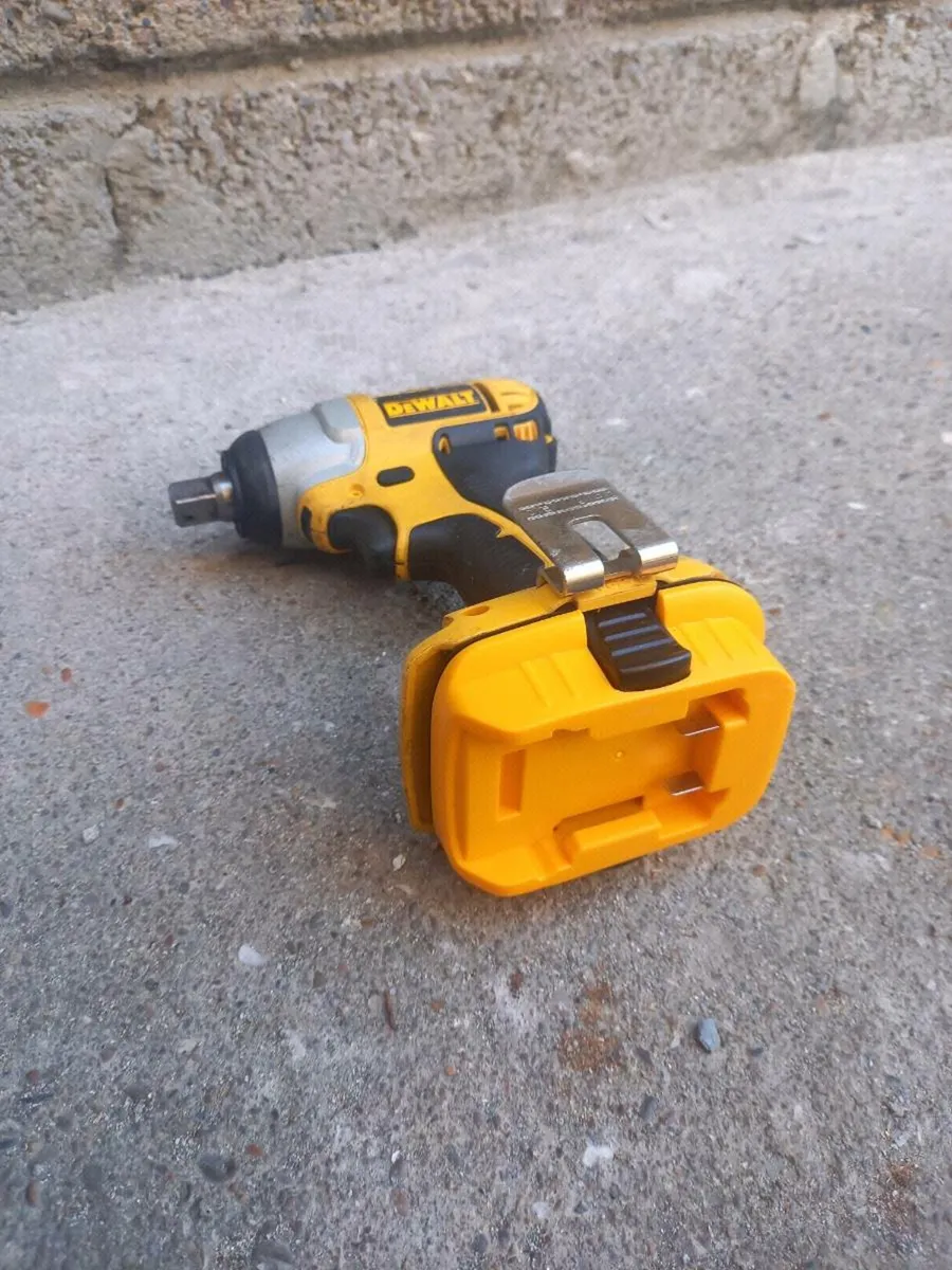 DeWalt 1/2" Impact Wrench - Image 3