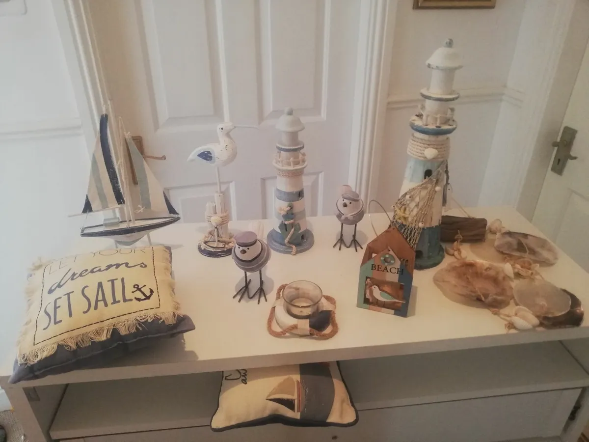 Beach themed decorations - Image 1