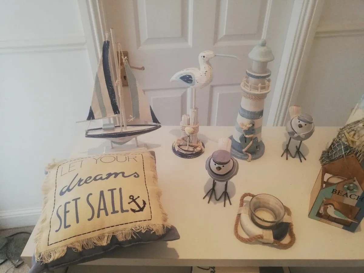 Beach themed decorations - Image 4