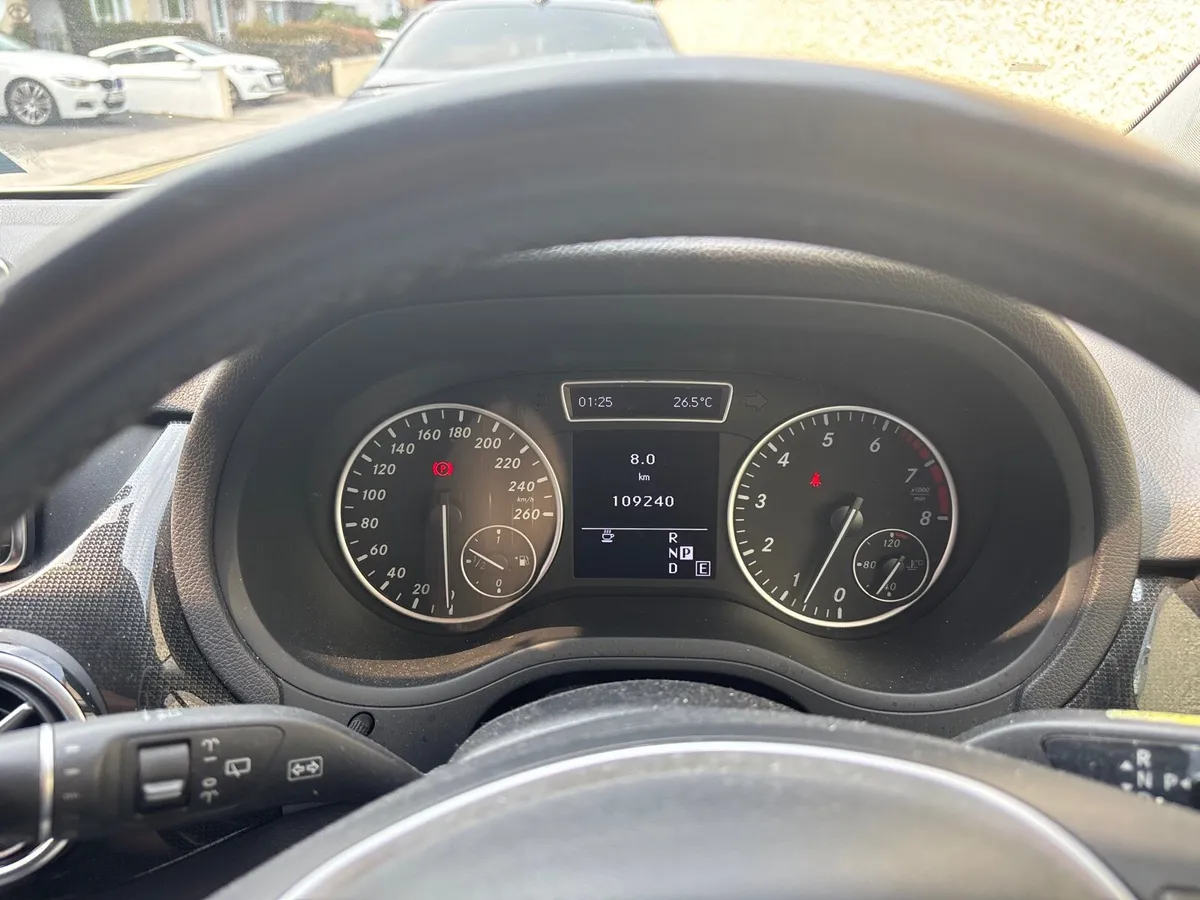 Mercedes Benz B180 Sport Automatic 2012 - Image 4