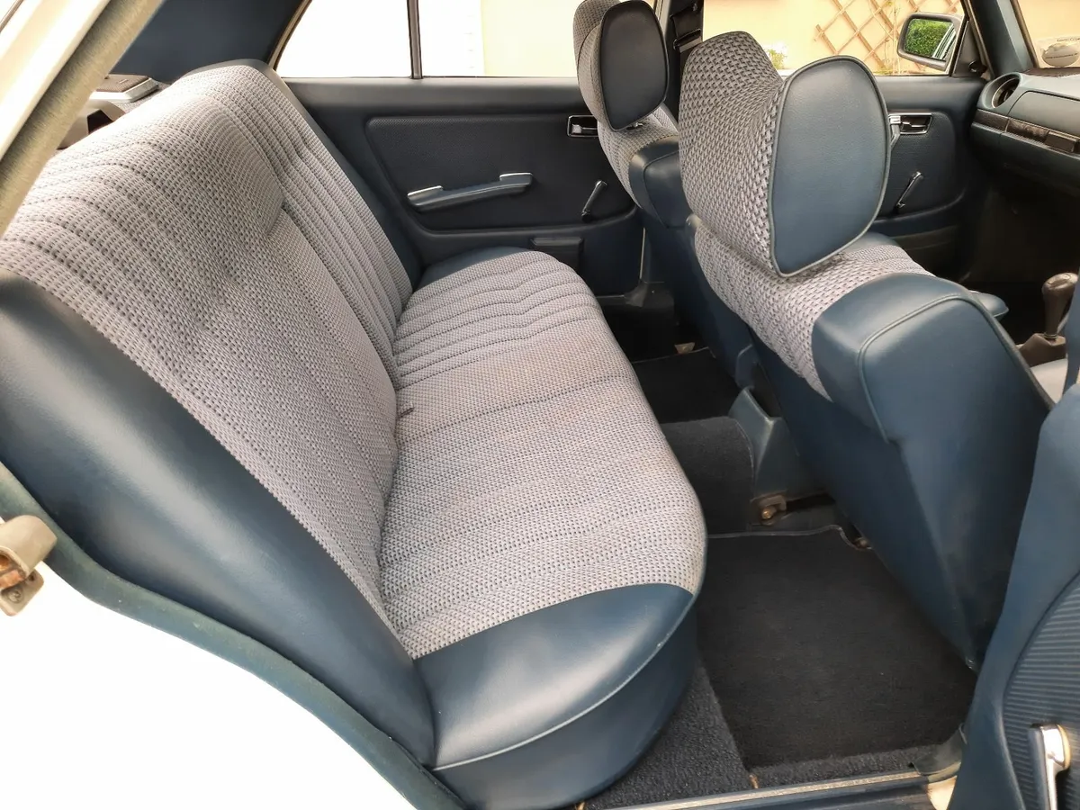 1977 Mercedes-Benz 200 - Image 3