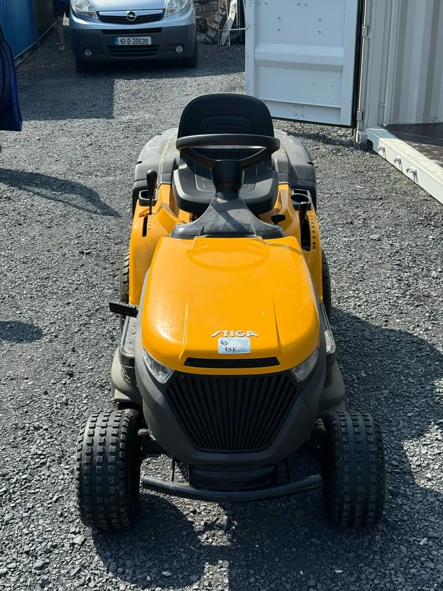 Tractor Lawnmower - Image 1