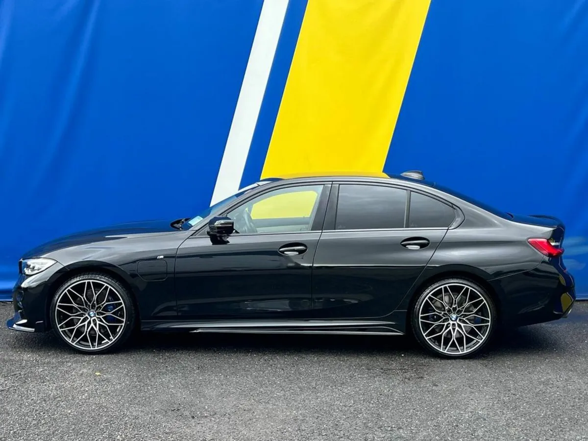 BMW 3-Series 330e M-SPORT COMPETITION 2.0 HYBRID / - Image 3