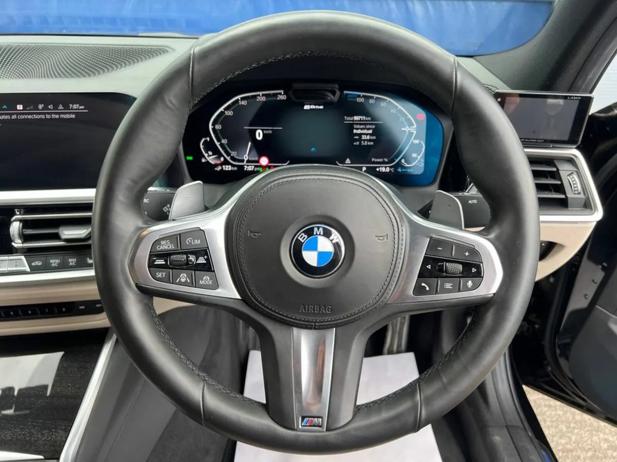 BMW 3-Series 330e M-SPORT COMPETITION 2.0 HYBRID / - Image 4