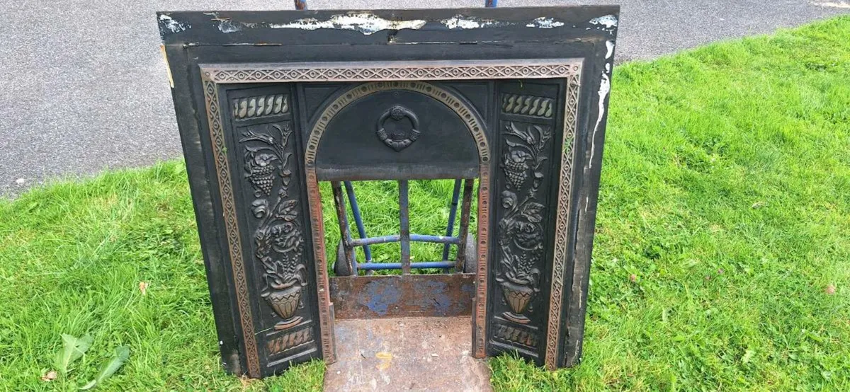 Cast iron fireplace insert - Image 2