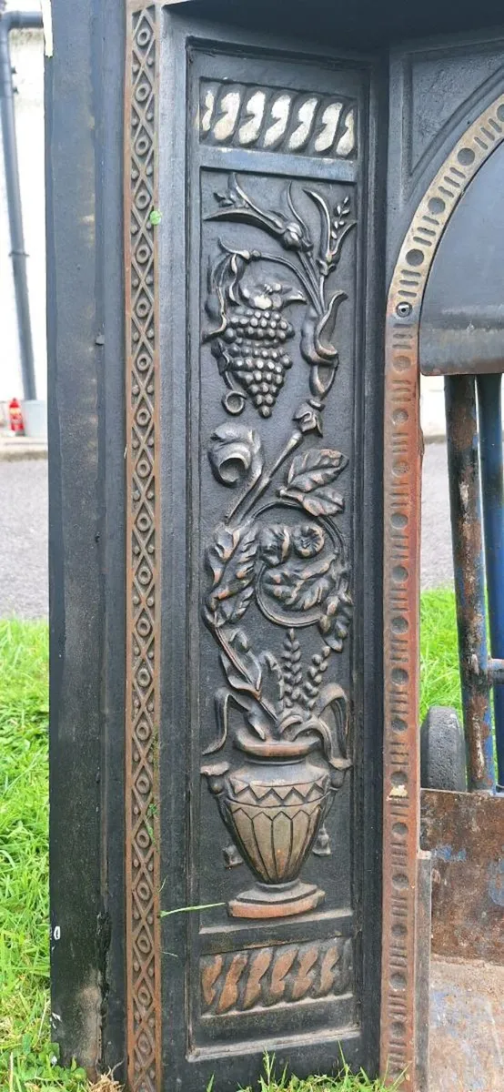 Cast iron fireplace insert - Image 3