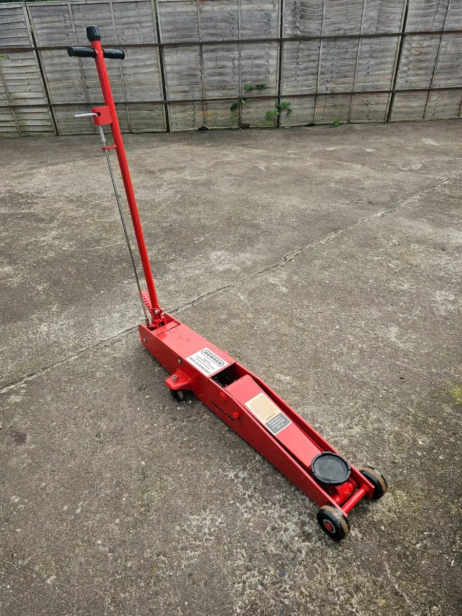 Garage jacks - Image 1