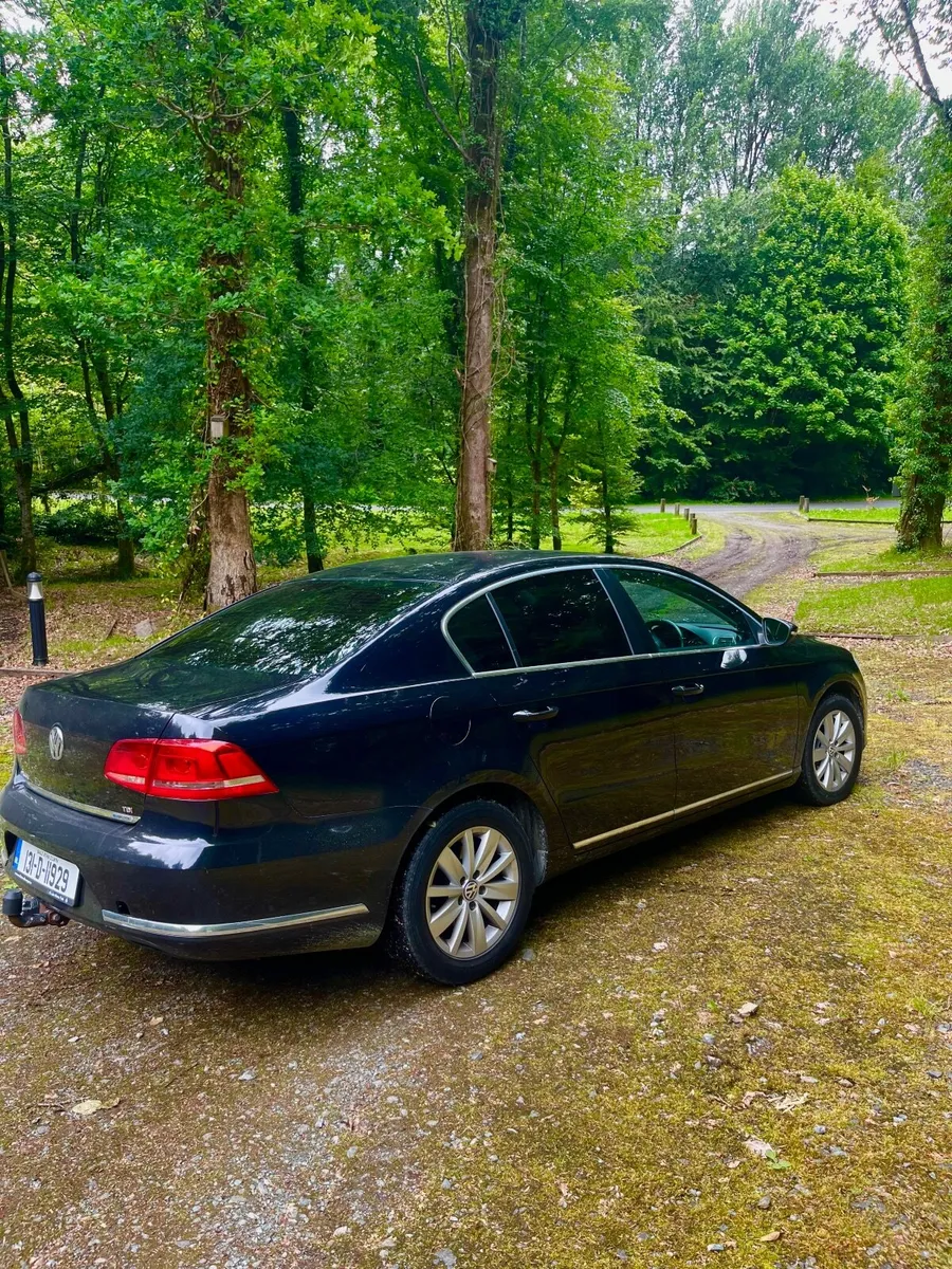 Volkswagen Passat 2013 - Image 2
