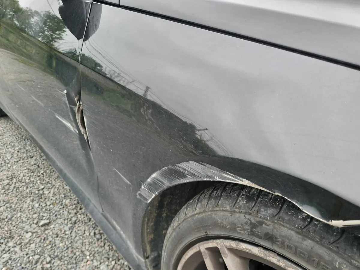 2015 Mercedes e220 Repairable - Image 4