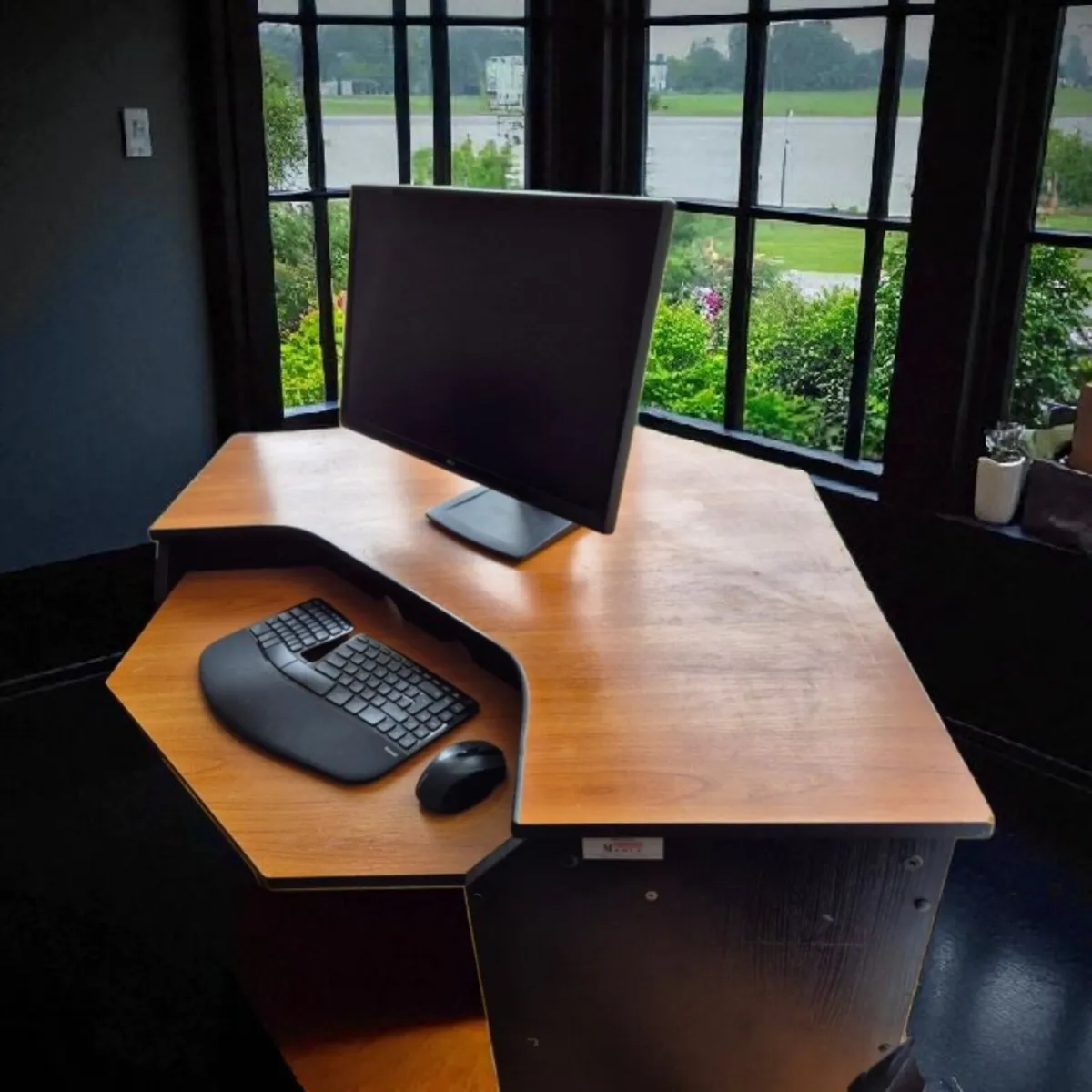 Computer desk