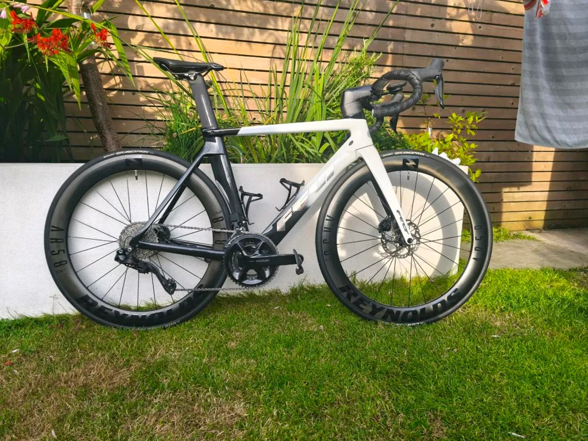 Road bike - Image 1