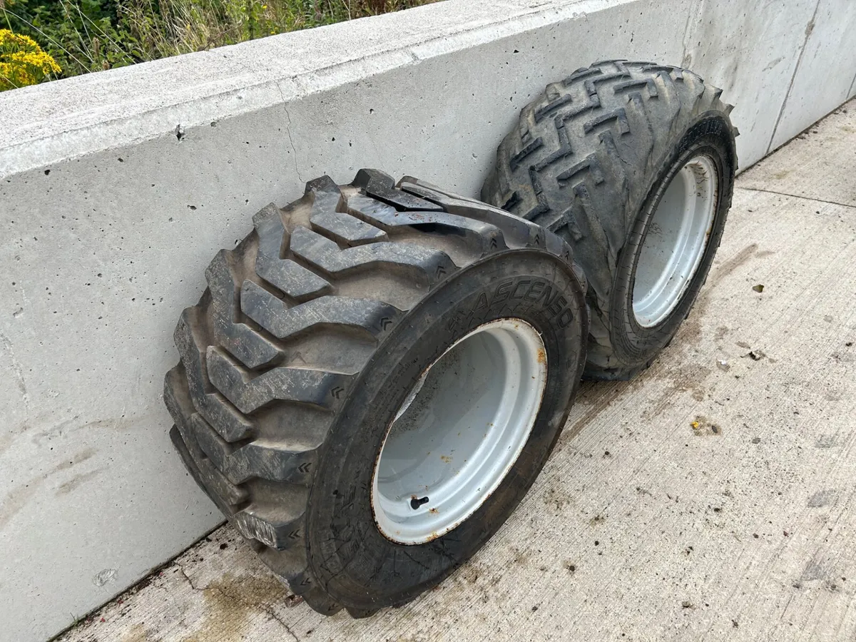 x2 5 Stud Wheels (31x15.50-15) - Image 2