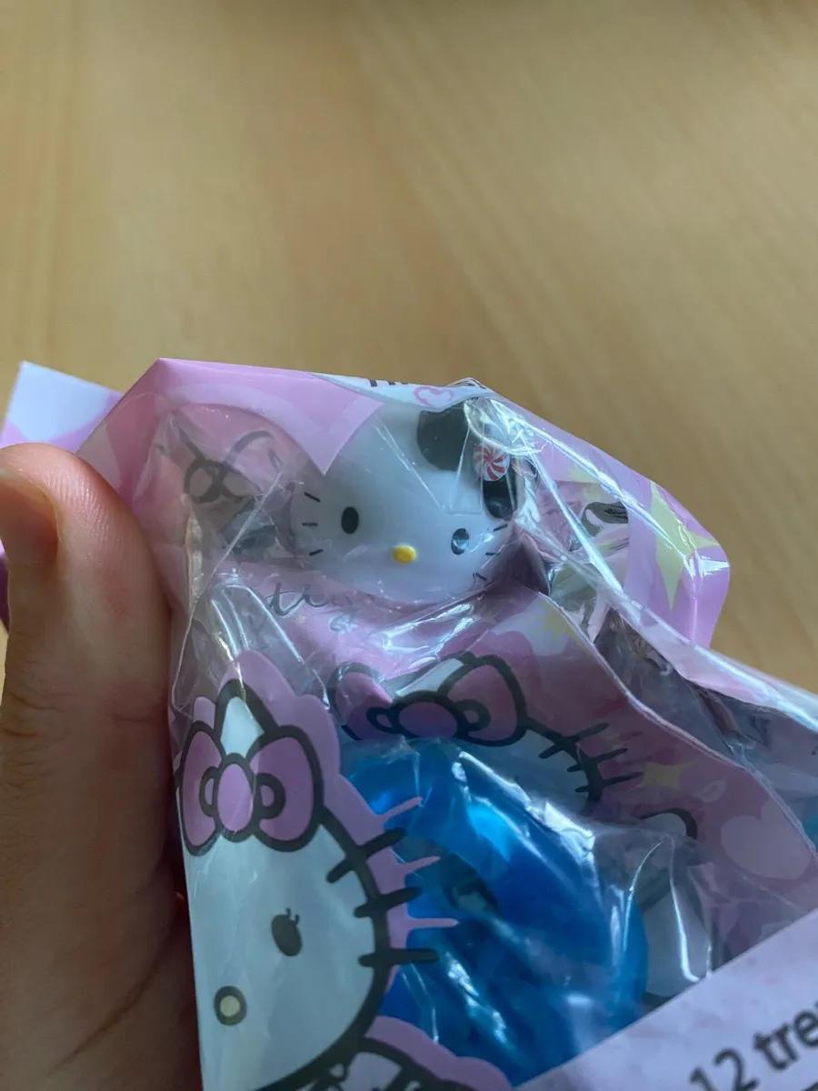 2 Brand New Hello Kitty Fashion Rings - Image 2