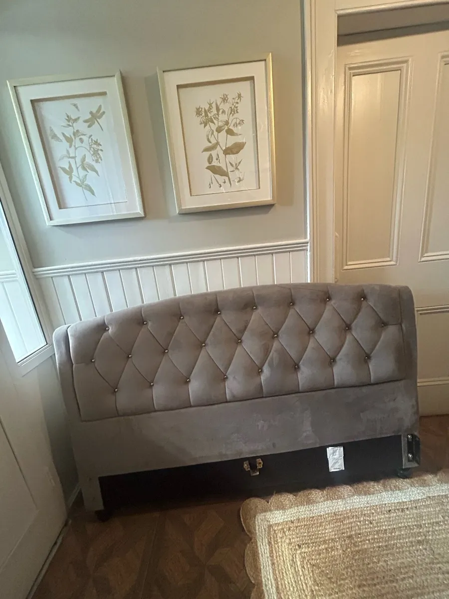 King size bed for sale - Image 1