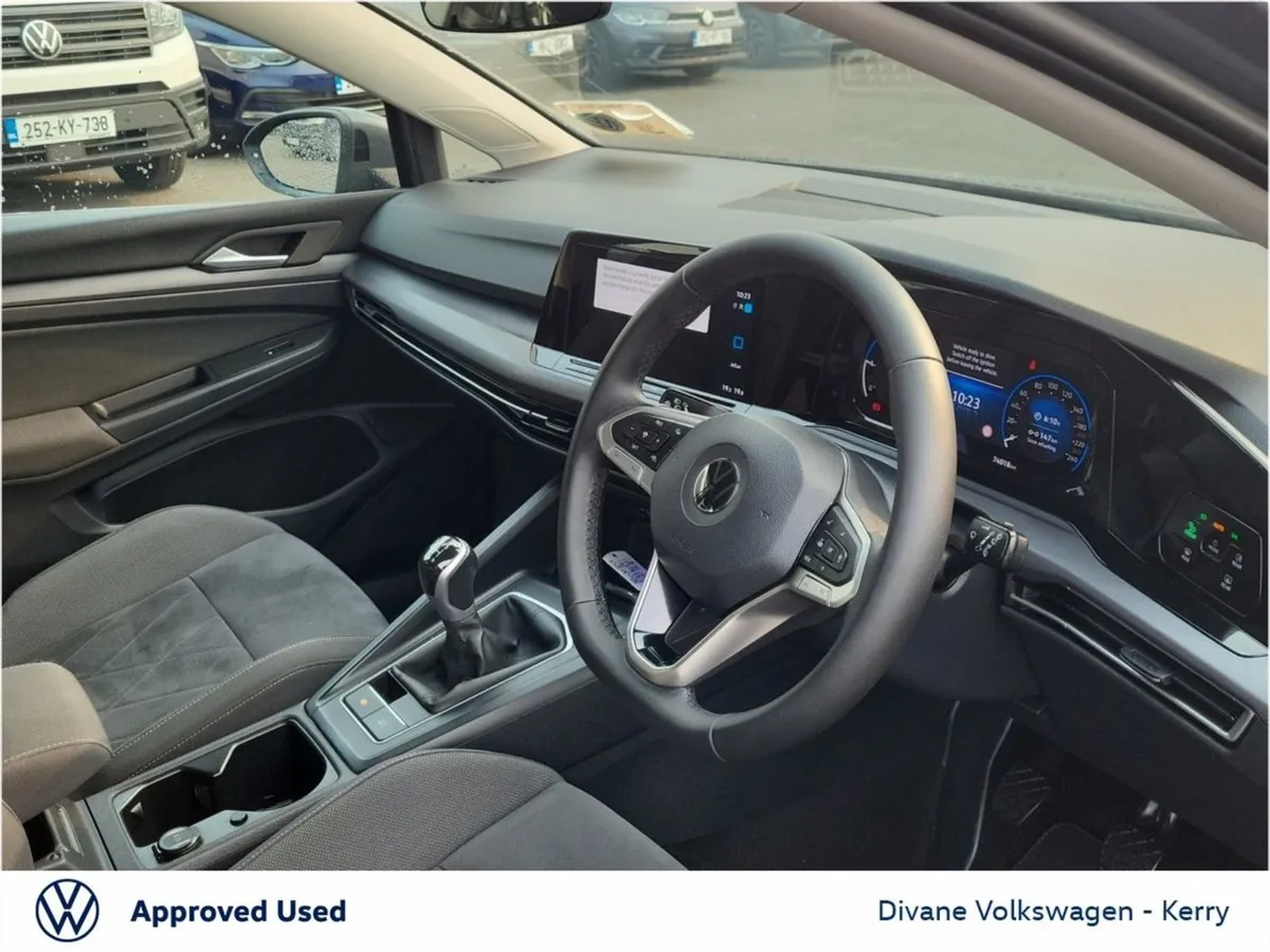 Volkswagen Golf Style 2.0 TDI 115 BHP - Image 4