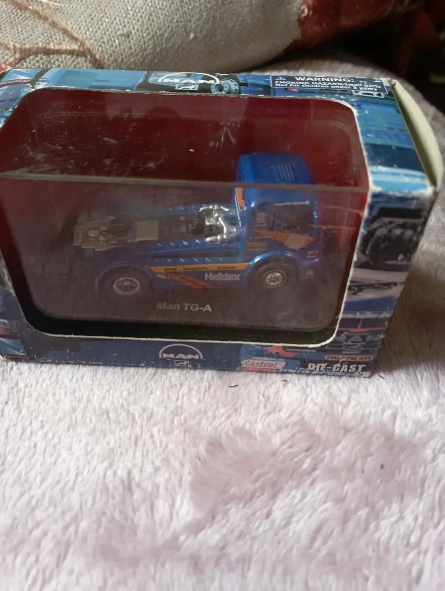 NEW RAY MANTG-A RACING TRUCK 1-87 SCALE - Image 1