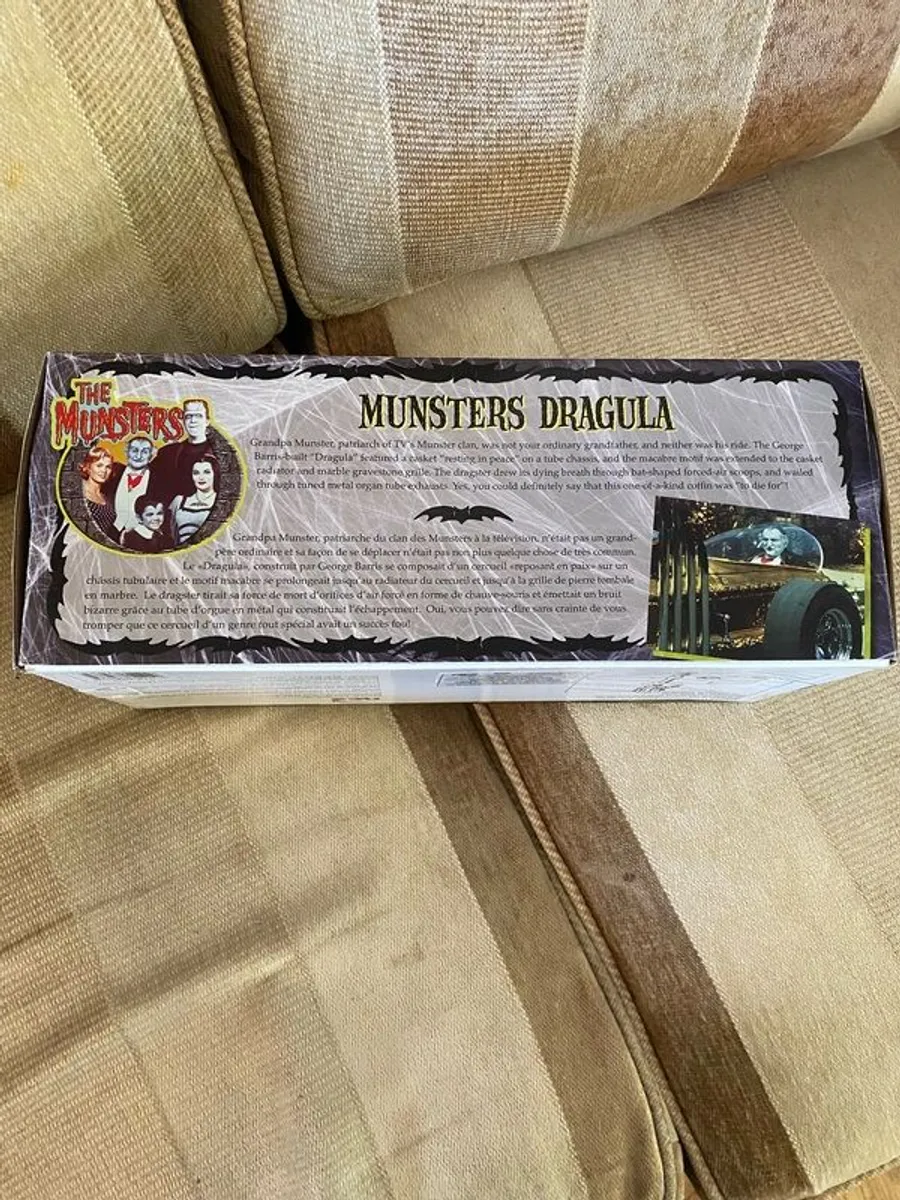 Munsters Dracula  1:18 - Image 4