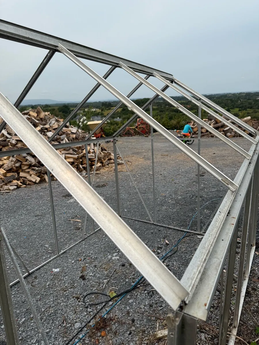Glass house - Image 3