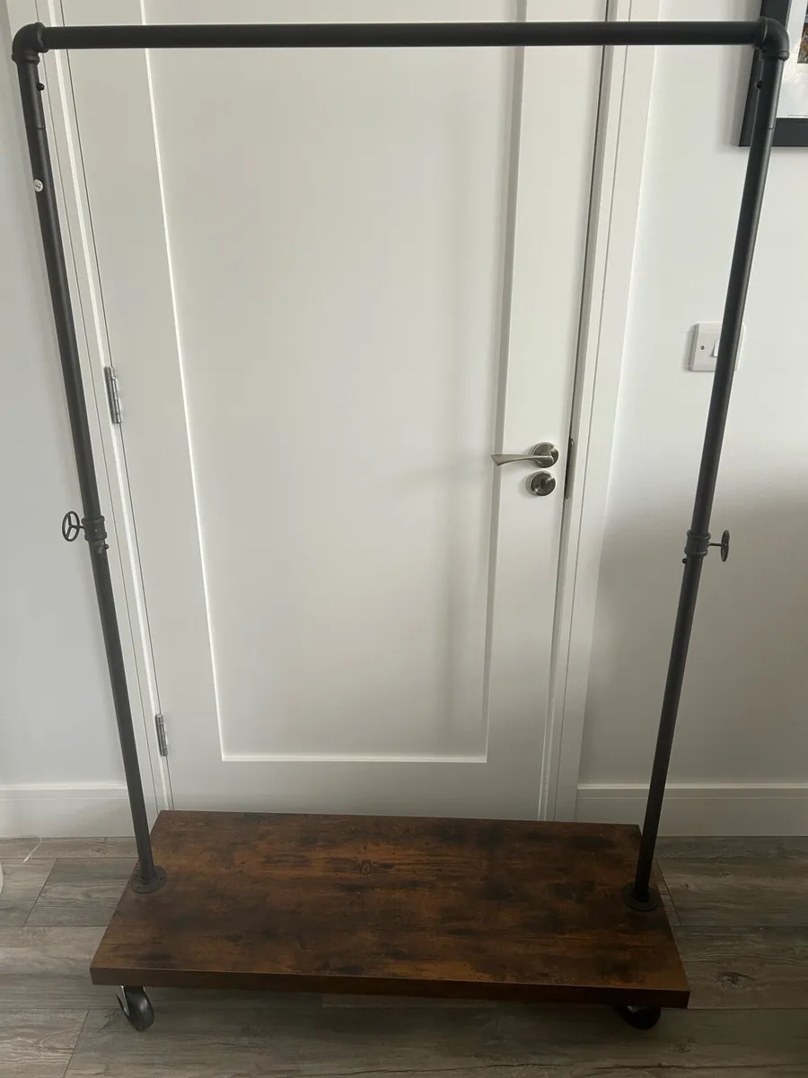 Clothes rail - Image 1