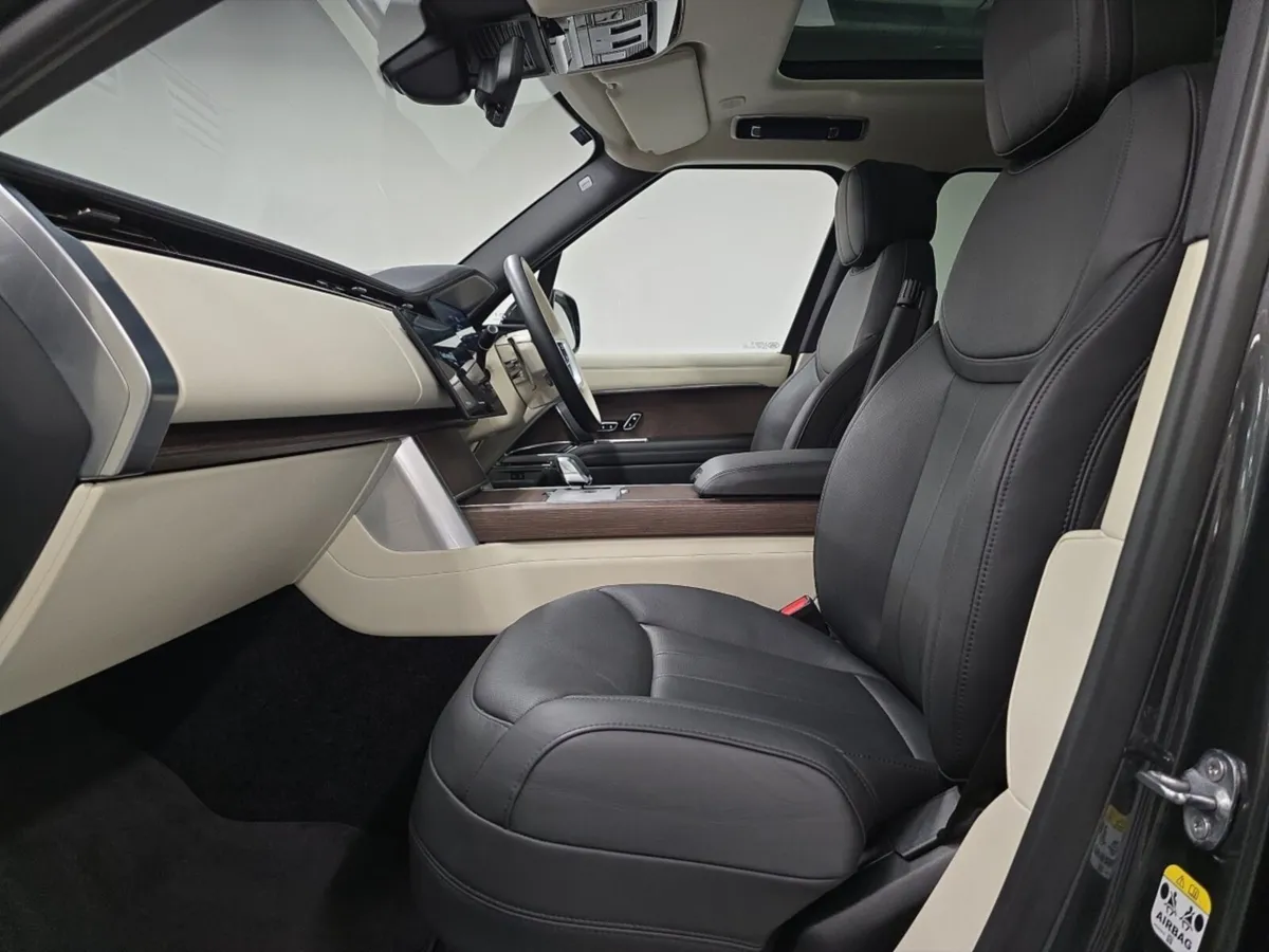 Land Rover Range Rover Estate HSE - Image 3