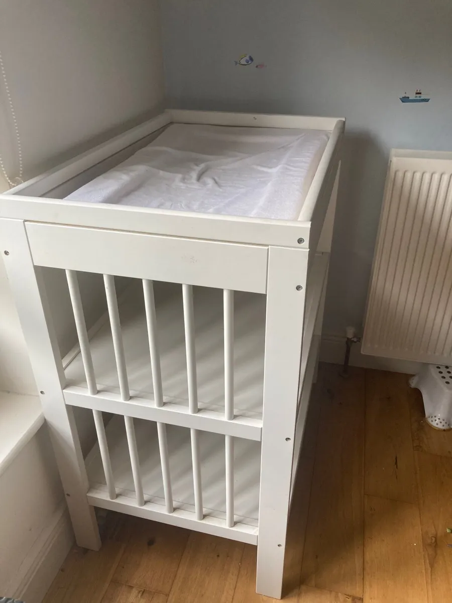 Changing table - Image 2