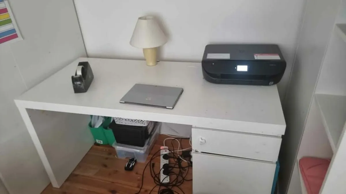 study desk - Image 1