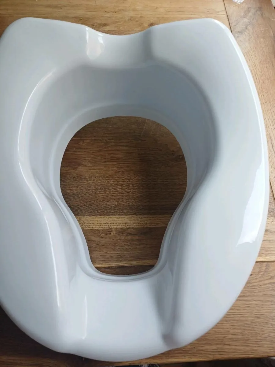 Raised toilet seat - Image 2