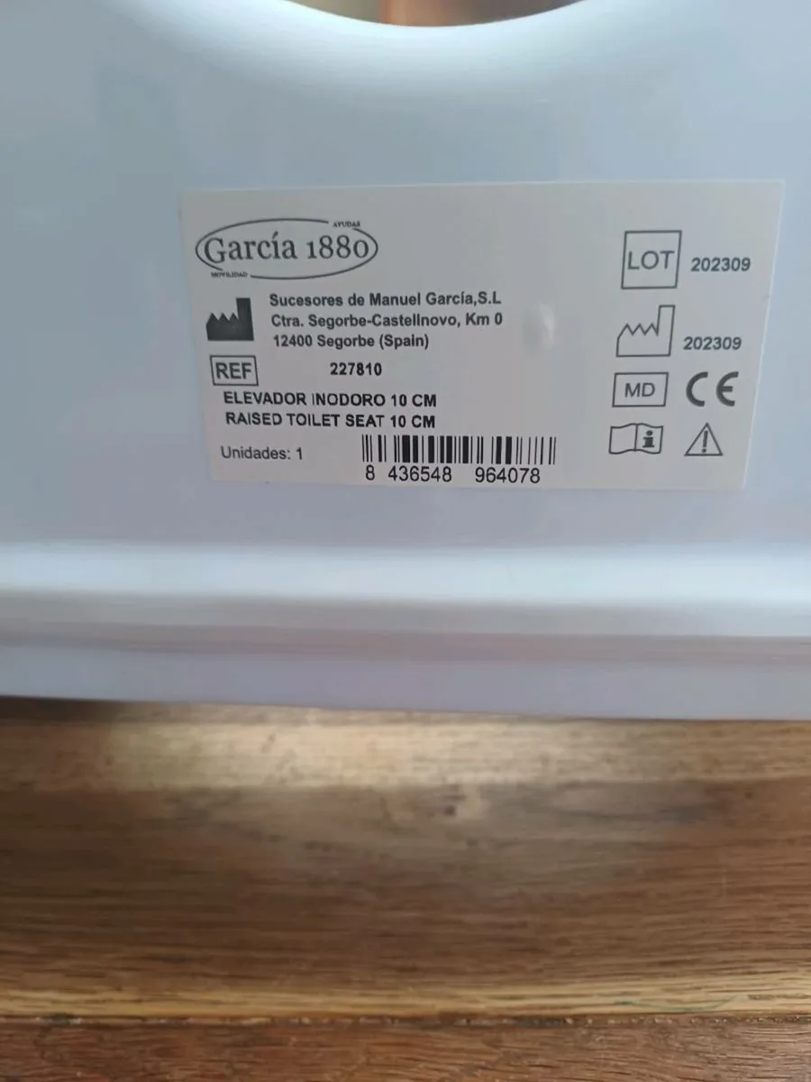 Raised toilet seat - Image 3