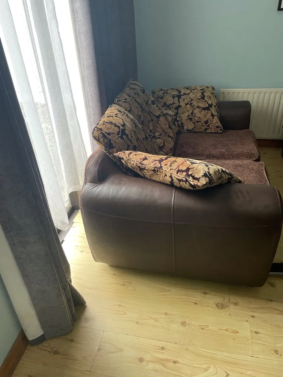 Couch - Image 2