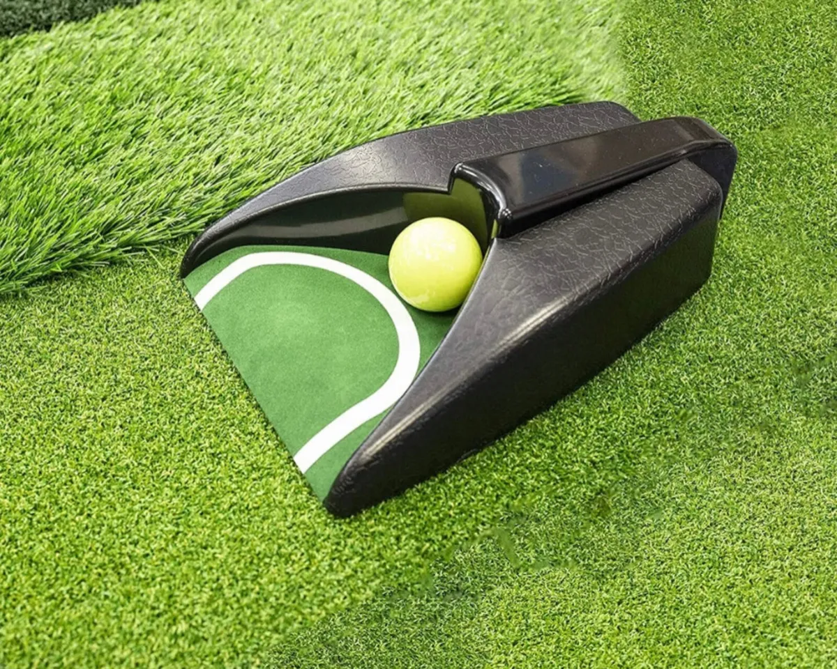 NEW Golf Putting Practise Auto Ball Return - Image 1