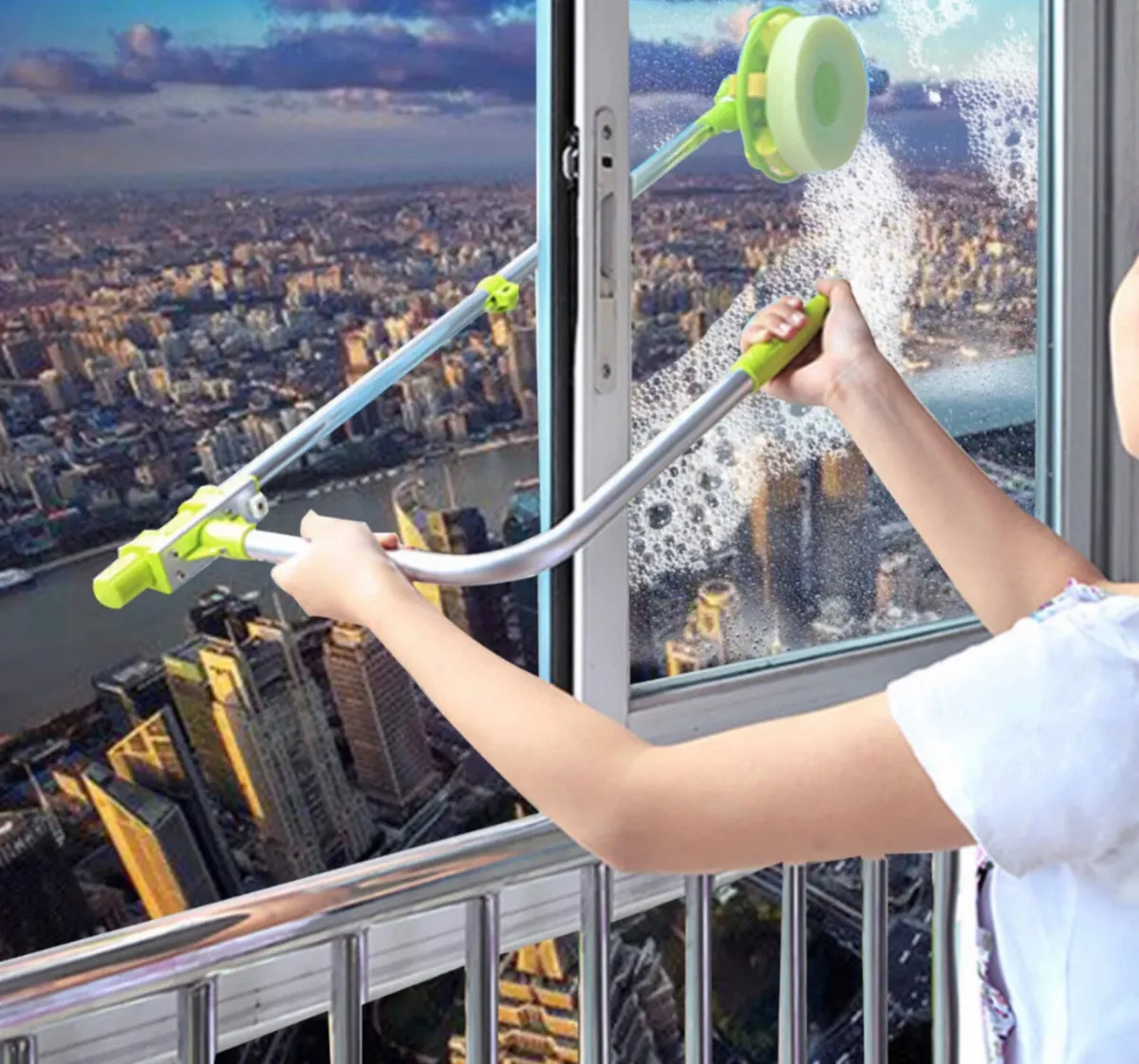 NEW Outside U Type Window Cleaner & Squeezee - Image 1