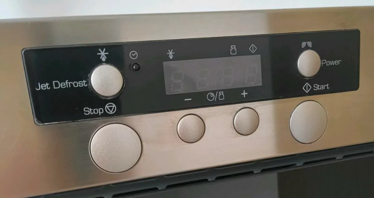 Integrated Microwave Oven 750W - Image 2