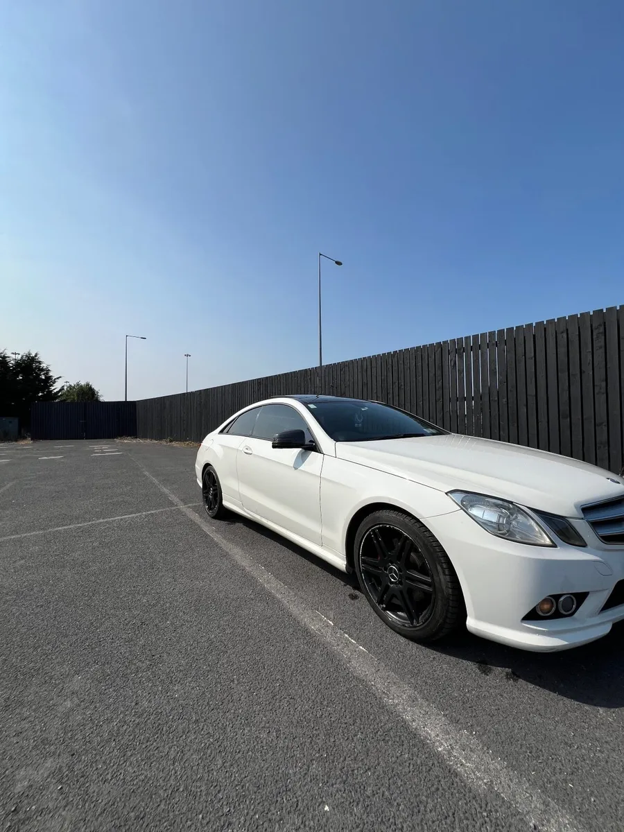 Mercedes-Benz E-Class Coupe 2010 - Image 2