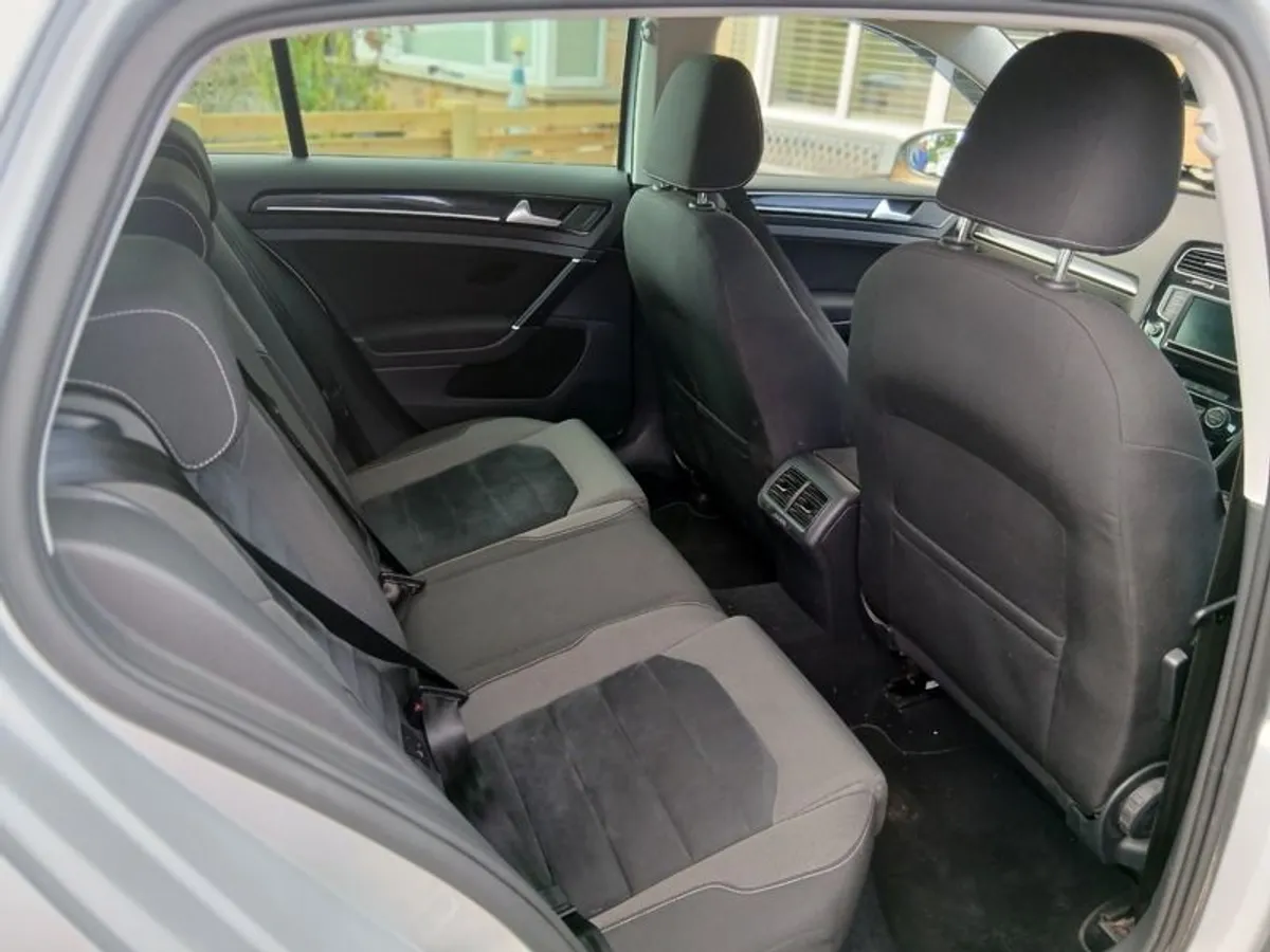 2016 Volkswagen Golf RLine - Image 3
