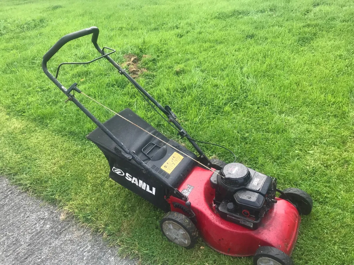 Briggs and stration Lawnmower - Image 1